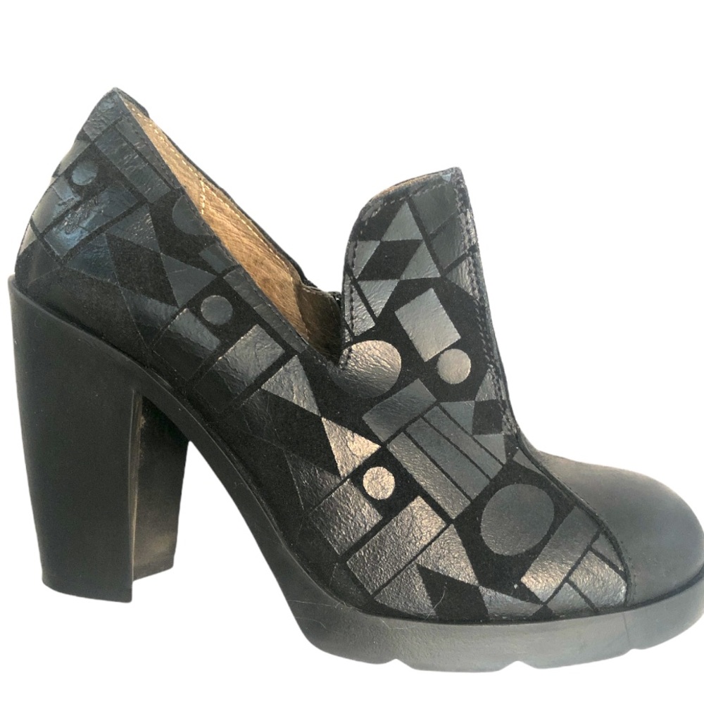 Fly London Chunky Heel Graphic Shoe Size 37(US 6.5)